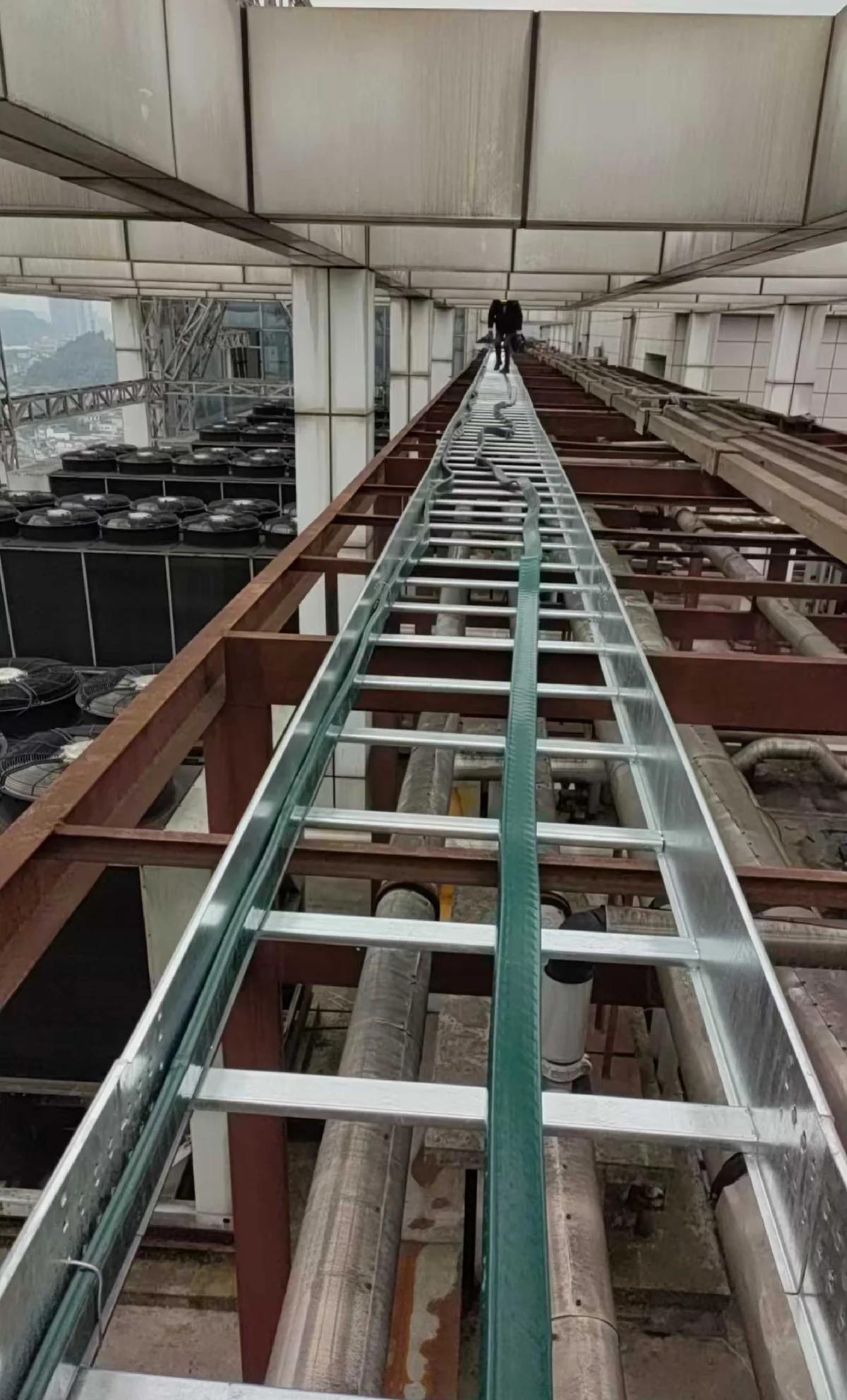 High-current flexible cable laid along a cable tray inside a plant